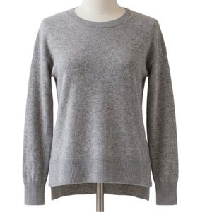Aqua 100% Cashmere Sweater, Size Medium.